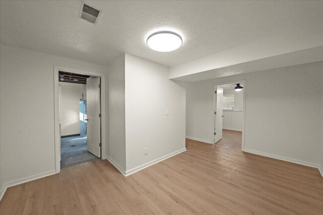 Building Photo - 2237 Wideview Dr