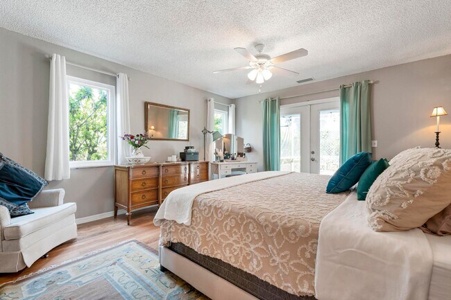 Building Photo - ** STUNNING 4 BEDROOM 2 FULL BATH/ 2 HALF BATH HOME WITH A PRIVATE POOL LOCATED JUST MINUTES FROM...