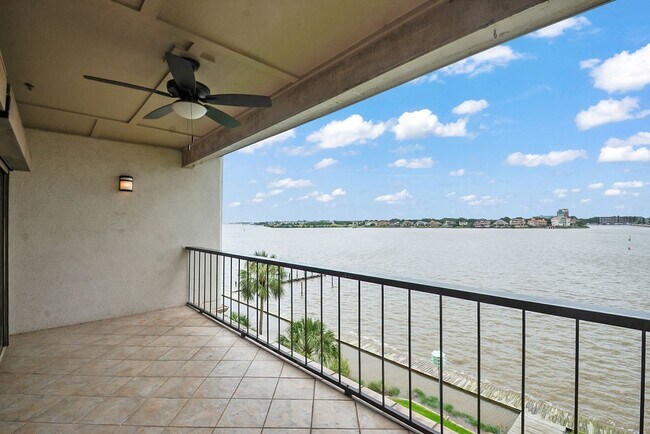 Building Photo - 401 Lakeside Ln