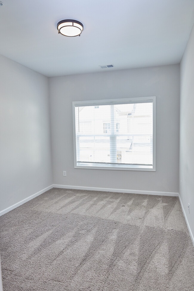 Building Photo - 2890 Regal Park Dr NW