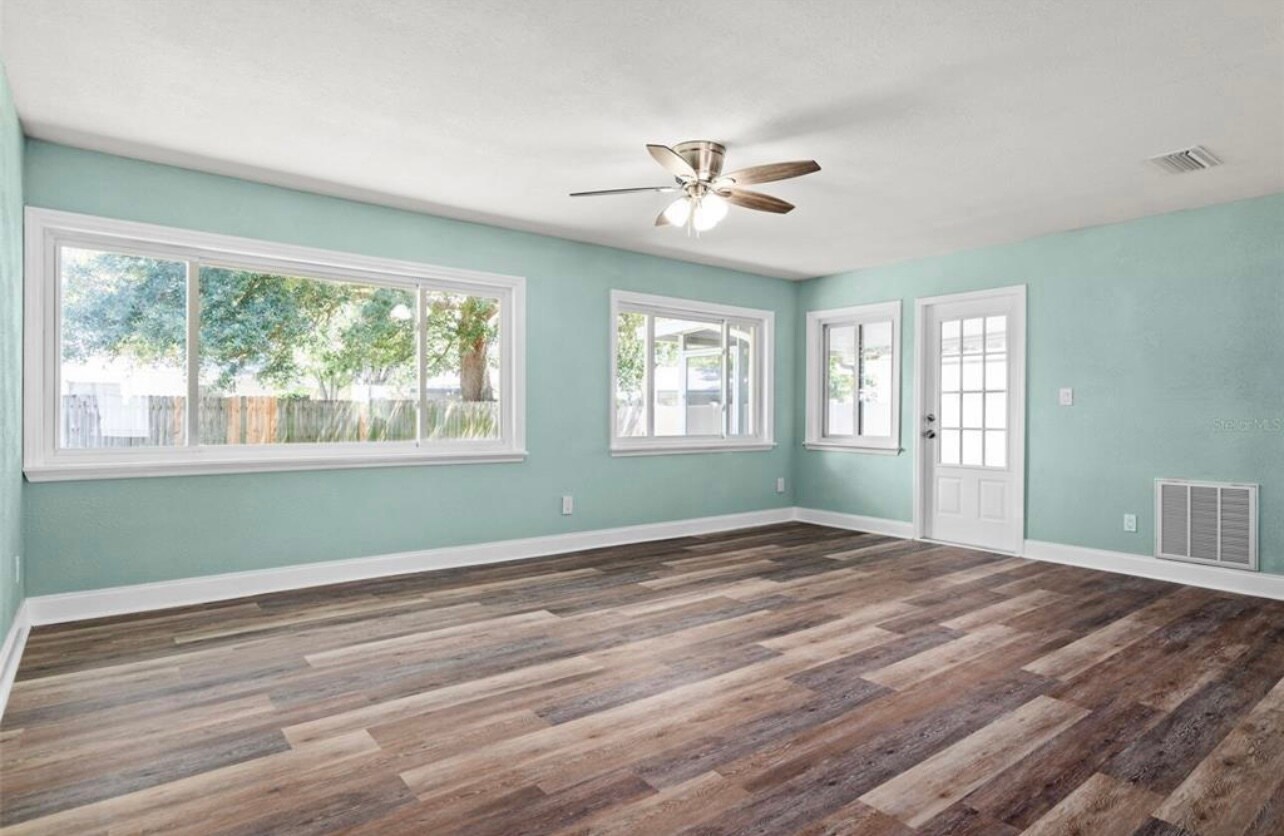 Building Photo - 11615 Park Blvd