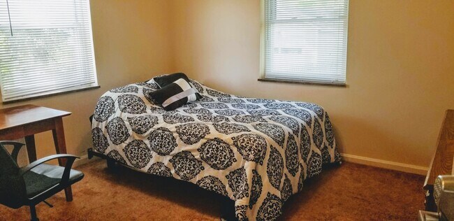 Building Photo - 4344 Clifford Rd