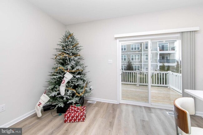 Building Photo - 272 Macoun Way