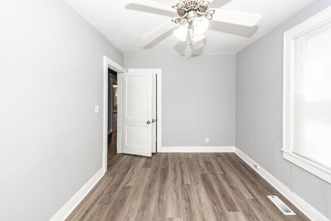 Building Photo - 3 Bedroom, 1 Bathroom Home in Dorchester Terrace - North Charleston