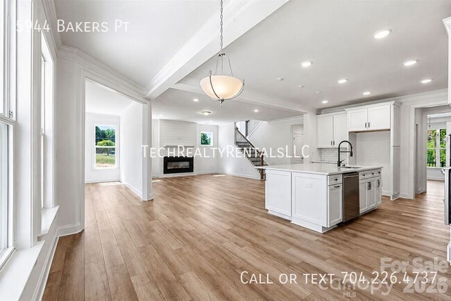 Building Photo - 5944 Bakers Point