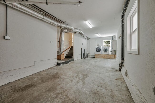 Building Photo - 72 Robinson Dr