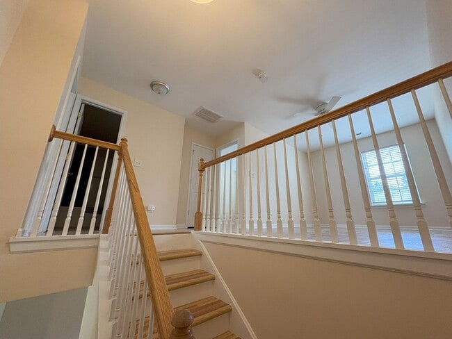Building Photo - Centrally located Townhouse in Charlotte