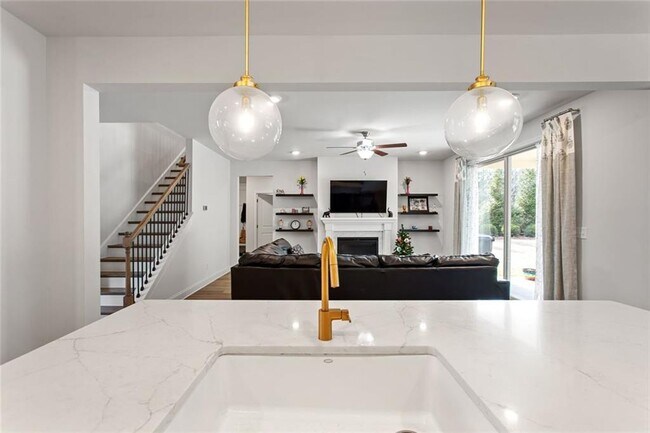 Building Photo - 7595 Tiberon Pkwy