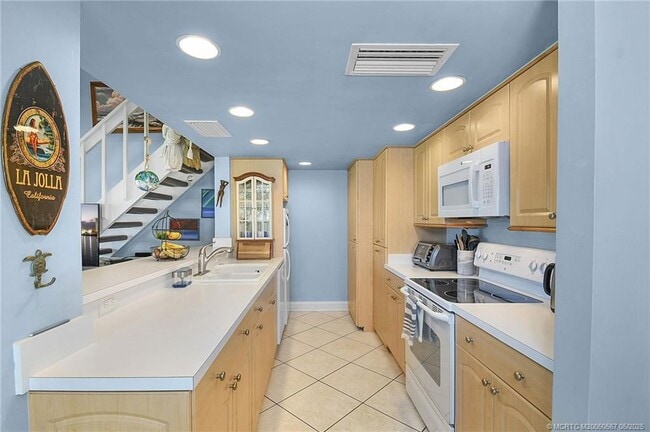 Building Photo - 324 Golfview Cir