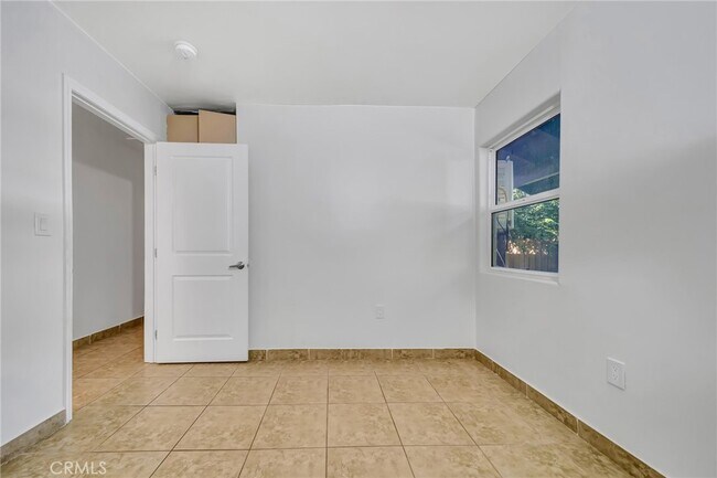 Building Photo - 14235 Sylvan St