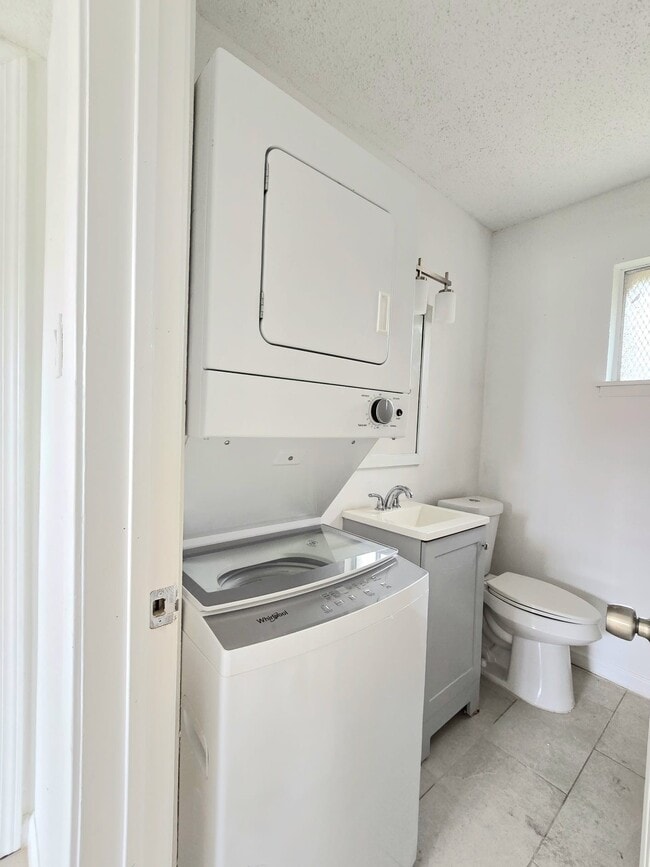 Building Photo - 3843 Mt Pleasant St