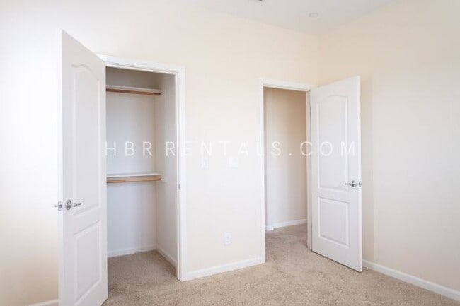 Building Photo - Questa Village - Mountain House- Spacious ...