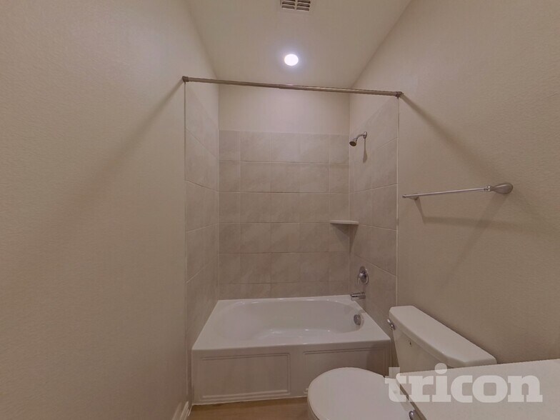 Building Photo - 231 Jenkinson Dr