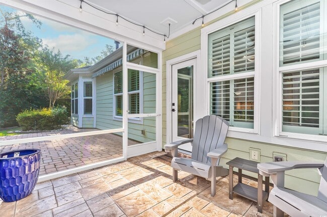 Building Photo - 1592 Buckingham Ave