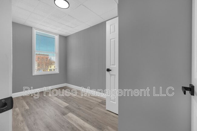 Building Photo - 1725 Hollins St