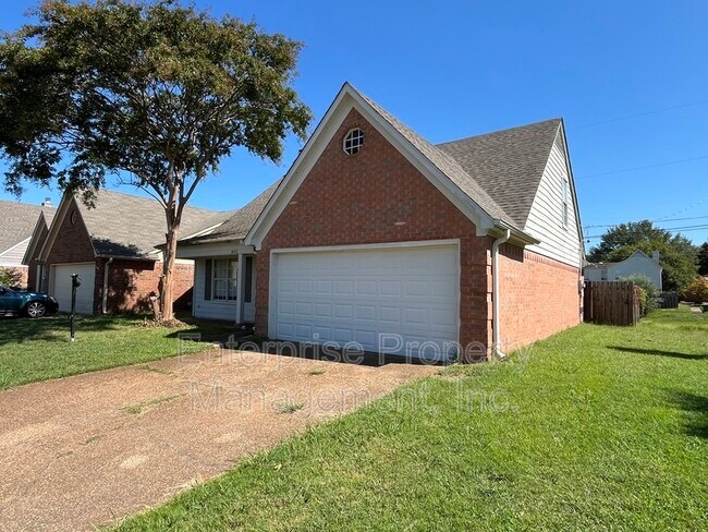 Building Photo - 8452 Creek Front Dr