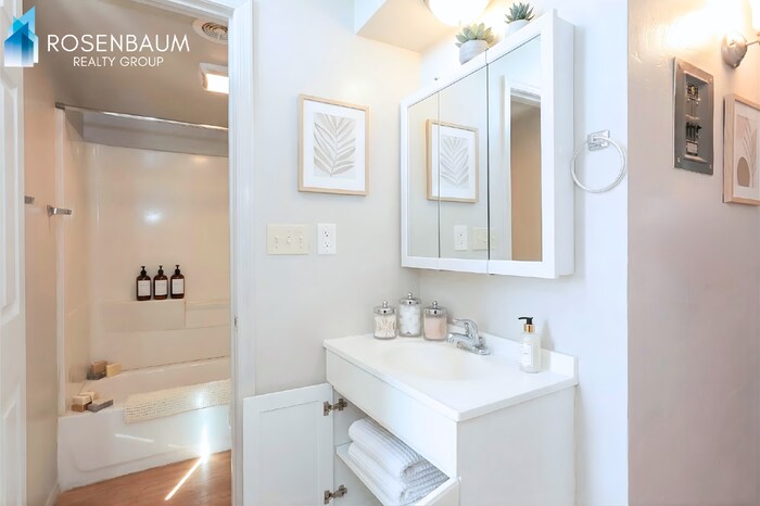 Building Photo - 770 N Dodge Blvd