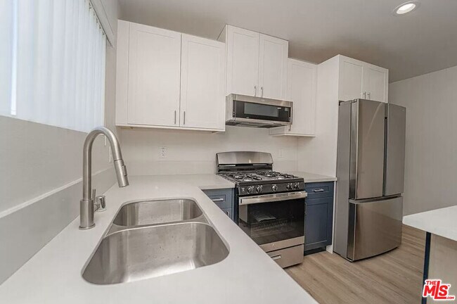Building Photo - 204 E 29th St