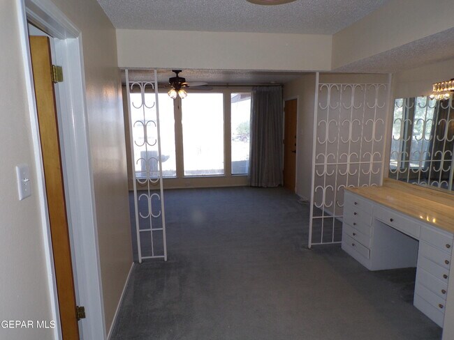 Building Photo - 4820 Louisiana St