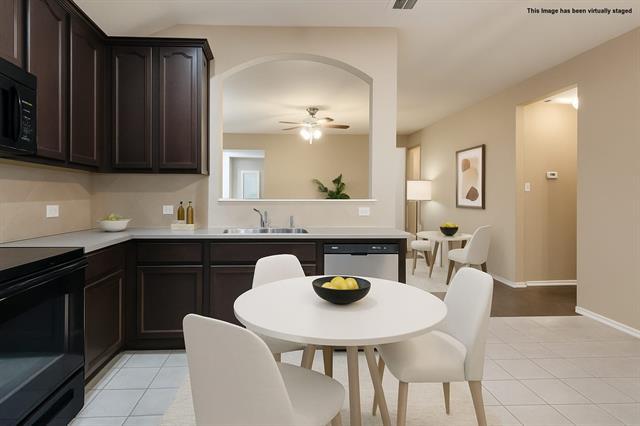 Building Photo - 590 Arthur Dr