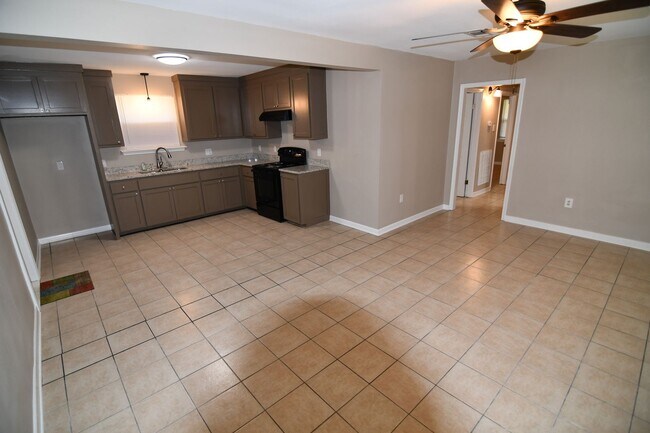 Building Photo - Must See!  Newly renovated, 3 bedroom, 1 bath home in Brownsfield off Plank Road