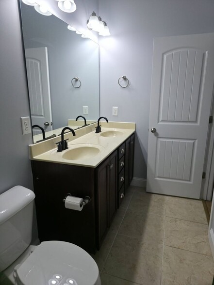 Building Photo - 341 Belvedere Dr