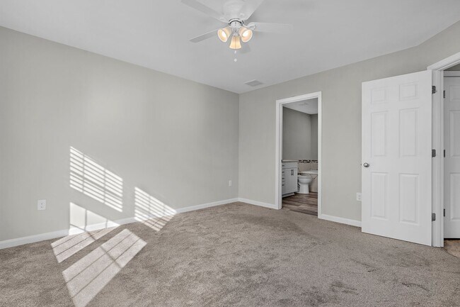 Building Photo - Beautiful 4br 2.5ba with huge basement and garage in Edgemere