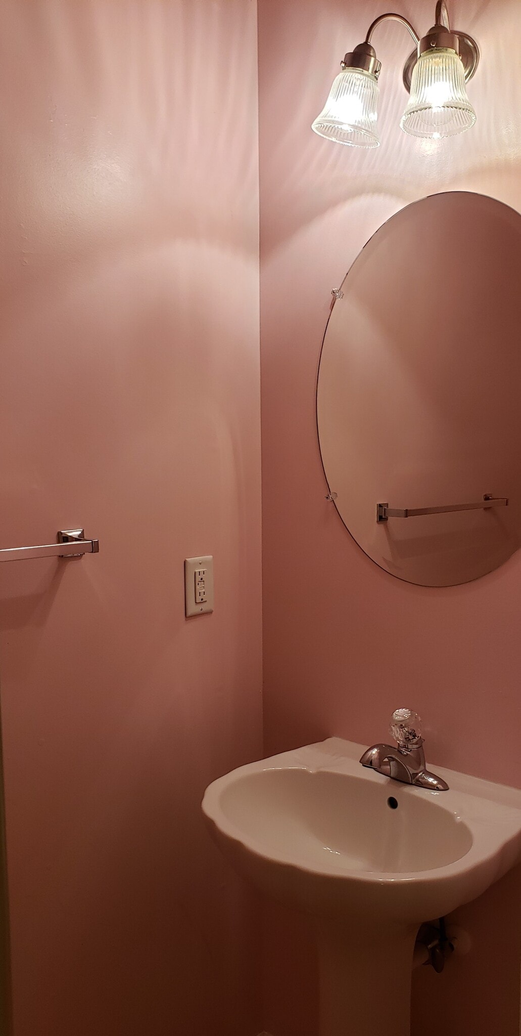 Downstairs half bath - 4720 Erin Crescent St