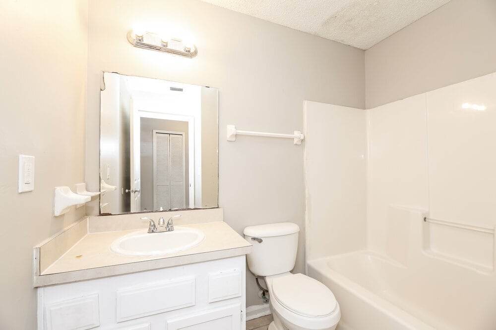 Building Photo - 9956 Somerset Grove Ln