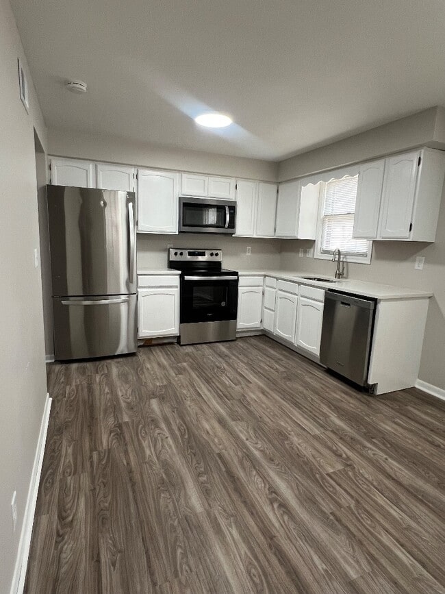 Building Photo - 1902 S 46th St