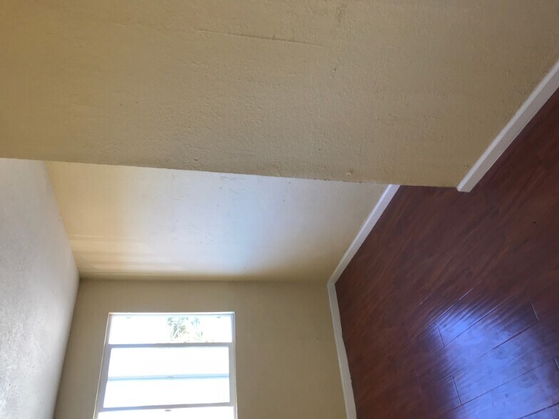 Building Photo - 6505 S Vermont Ave