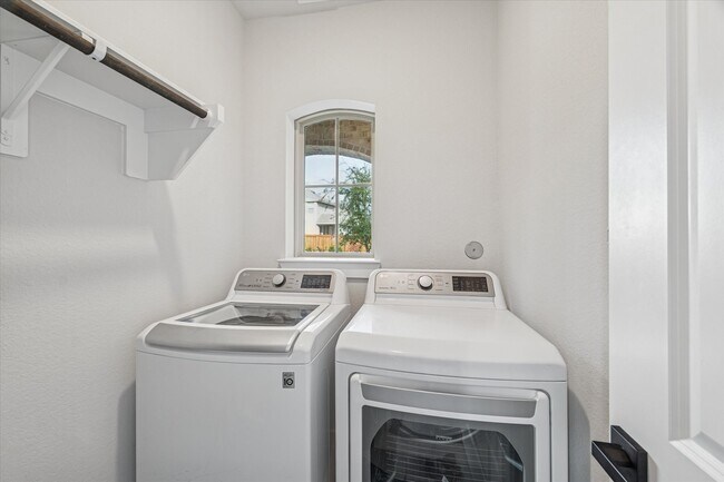 Building Photo - 7933 Spring Run Dr