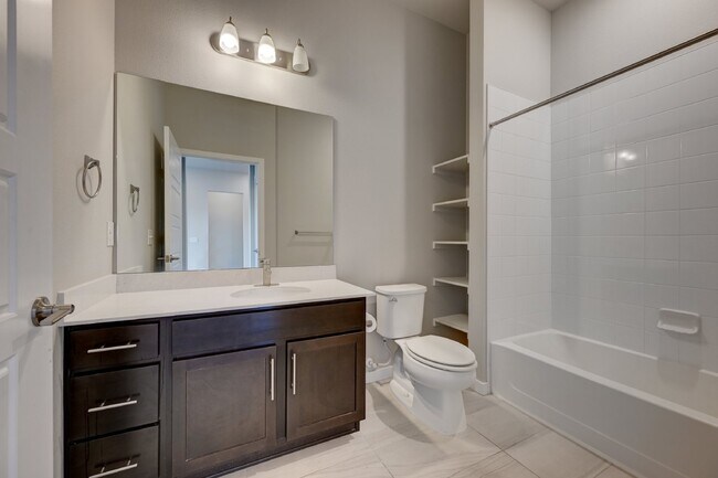 Building Photo - $2,150- 2 Bed, 2 Bath Condo in Littleton w...