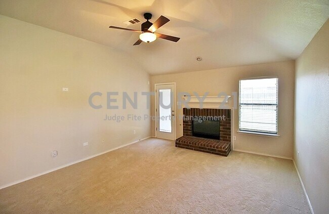 Building Photo - Adorable 3/2/2 in Mansfield ISD For Rent!