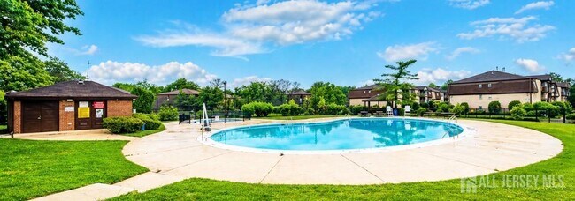 Building Photo - 812 Green Hollow Dr