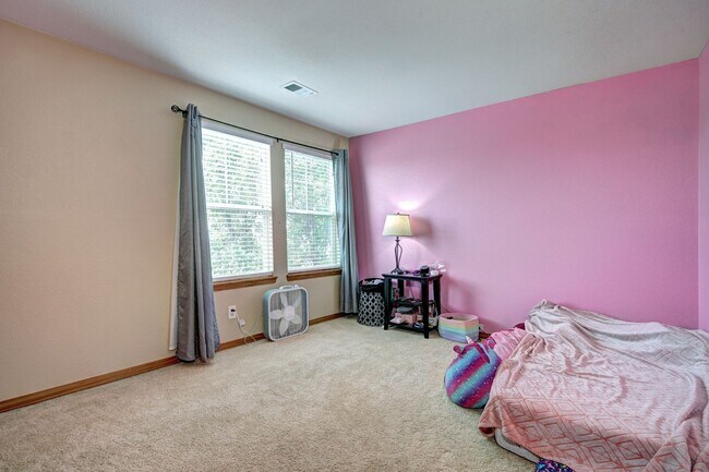 Building Photo - Canterberry Crossing Parker CO 4 bed 3 bat...