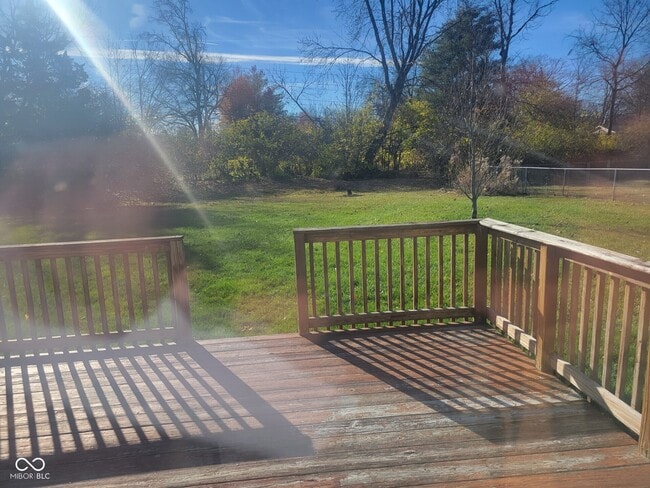 Building Photo - 5625 Lakeland Dr