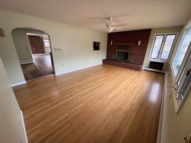 Building Photo - Upgraded 3 Bedroom Home with Garage and Basement