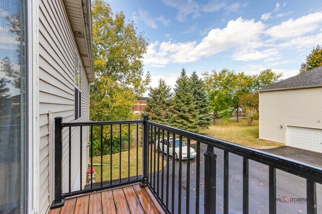 Building Photo - 921 Summit Creek Dr