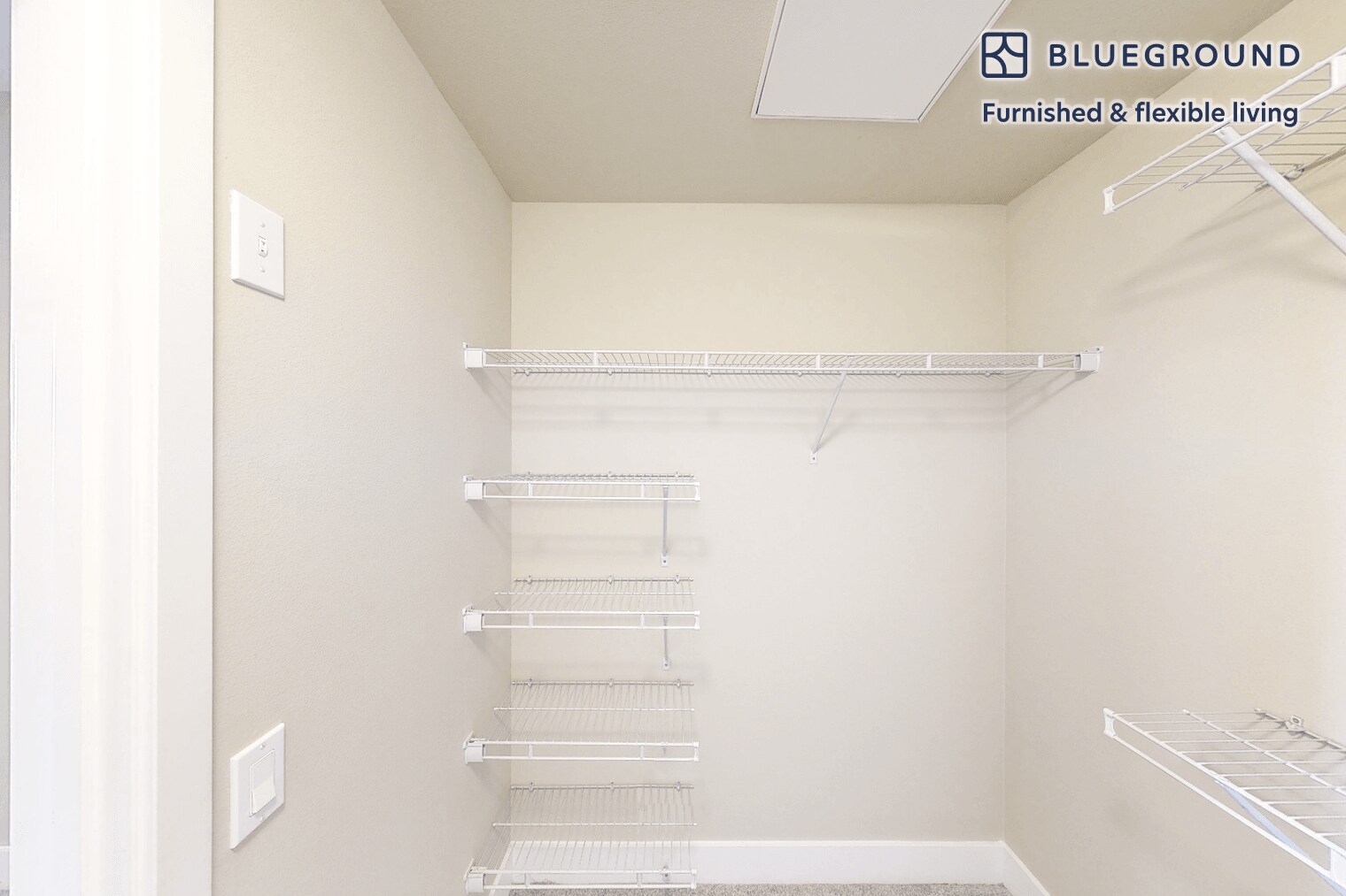 Building Photo - 5685 Park Dr