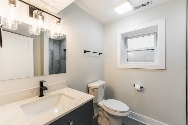 Building Photo - 4129 N Oketo Ave