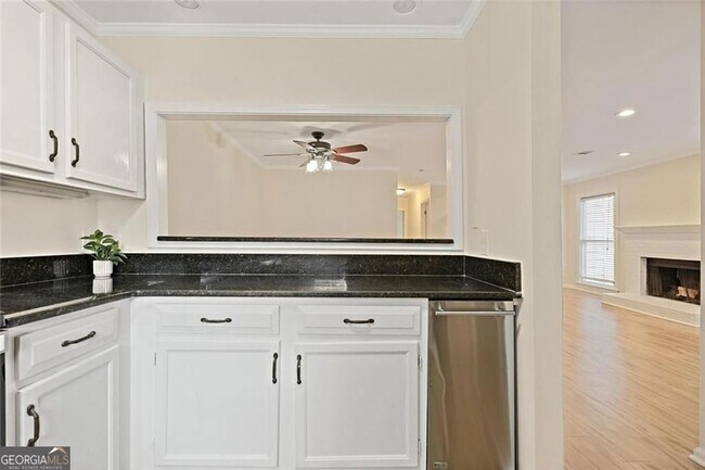 Building Photo - 911 Hollyfax Cir NE