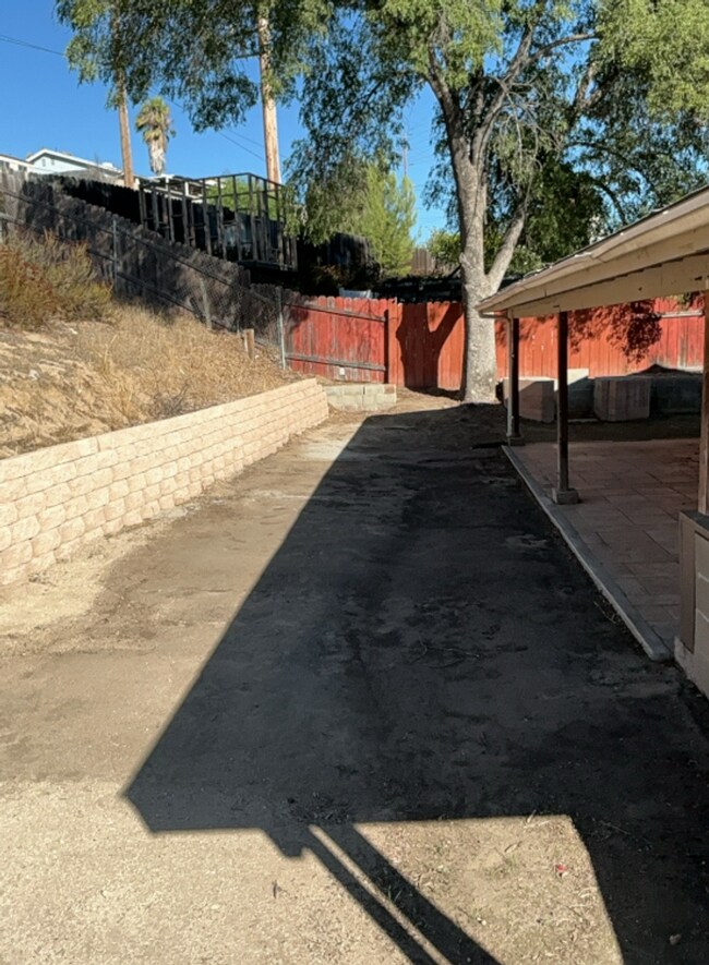 Building Photo - Charming 3 Bed/2 Bath Single-Story Home In...