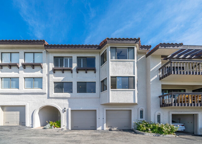 outside view - 2209 W 25th St