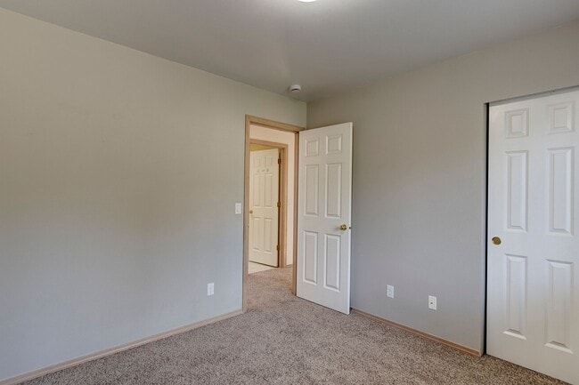 Building Photo - 3 Bedroom in Shannon Forest