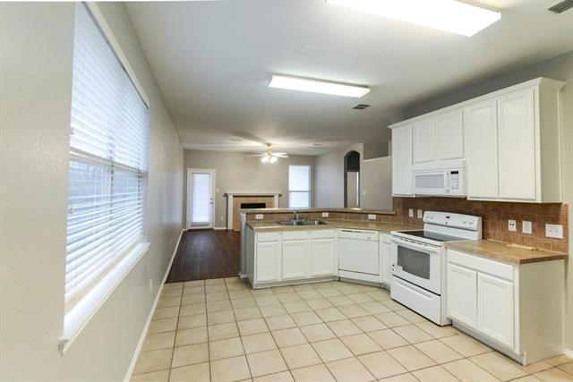 Building Photo - 12661 Oakwood Cir