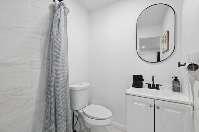 Building Photo - 2336 Minnie St