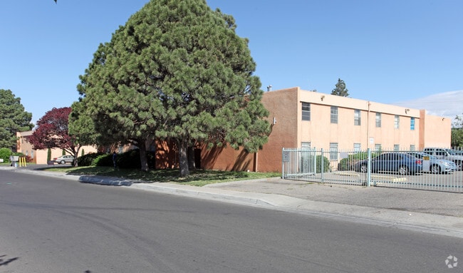 Primary Photo - Pine Park Apartments