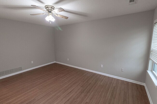 Building Photo - 4700 Fenimore Dr