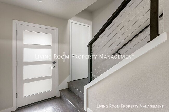 Building Photo - 736 N Webster St